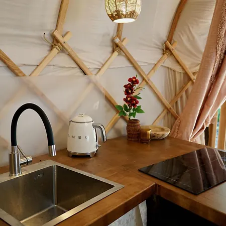 Unieke Yurt In Het Bos Met Jacuzzi En Sauna אוהל מפואר Erp