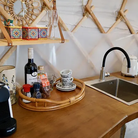 Lüks kamp alanı Unieke Yurt In Het Bos Met Jacuzzi En Sauna Erp