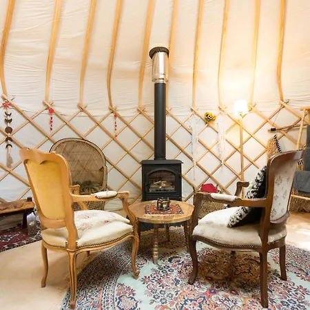 Unieke Yurt In Het Bos Met Jacuzzi En Sauna Lüks kamp alanı *