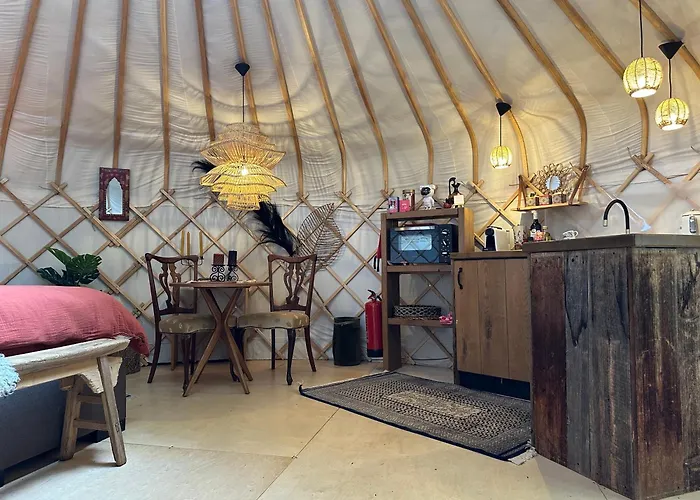 Роскошный шатер Unieke Yurt In Het Bos Met Jacuzzi En Sauna *