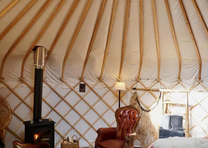 Роскошный шатер Unieke Yurt In Het Bos Met Jacuzzi En Sauna