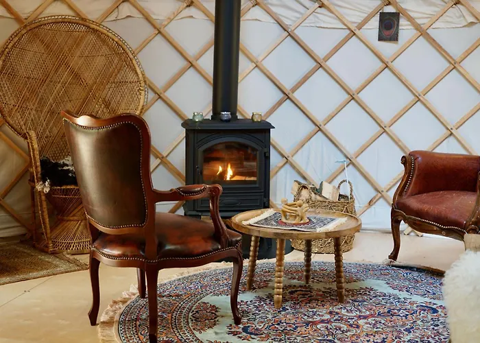 Роскошный шатер Unieke Yurt In Het Bos Met Jacuzzi En Sauna