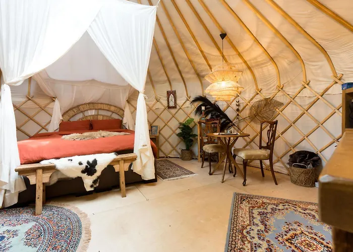 Роскошный шатер Unieke Yurt In Het Bos Met Jacuzzi En Sauna *